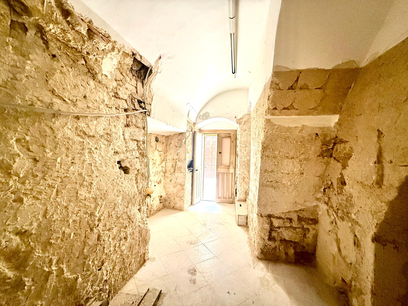 Bari Vecchia (Strada San Luca) terratetto da ristrutturare